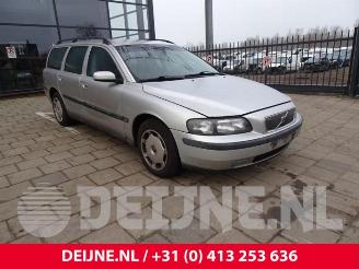 Dezmembrări autoturisme Volvo V-70 V70 (SW), Combi, 1999 / 2008 2.4 20V 170 2003/5