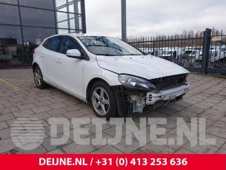 Vrakbiler auto Volvo V-40 V40 (MV), Hatchback 5-drs, 2012 / 2019 1.6 D2 2013/10
