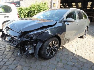 skadebil auto Kia Ceed Sportwagon Hybrid 2024/6
