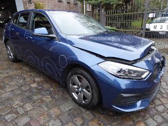 BMW 1-serie 116 d Advantage picture 4