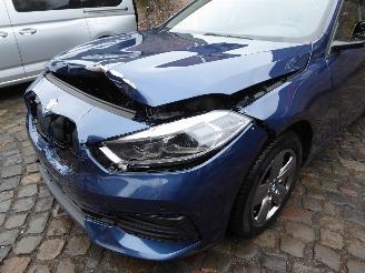 BMW 1-serie 116 d Advantage picture 2