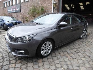 Voiture accidenté Peugeot 308 SW Active Pack 2021/9