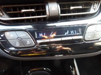 Toyota CH-R Hybrid picture 25