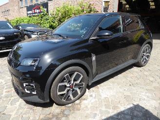 krockskadad bil auto Renault 5 E-Tech Electric 150 Comfort Range Techno 2025/10