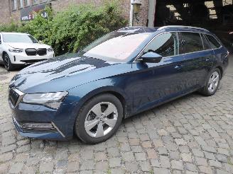 krockskadad bil auto Skoda Superb Superb Combi Style iV 2021/4