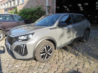 Vaurioauto  passenger cars Peugeot 2008 Hybrid Active 2024/6