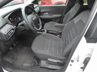 Dacia Sandero Expression picture 8