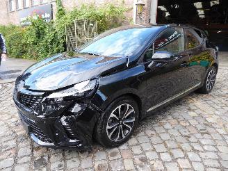 skadebil auto Renault Clio V Techno 2024/1