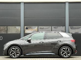 Damaged car Volkswagen ID.3 First Plus 58 kWh Camera Clima PDC 2020/10