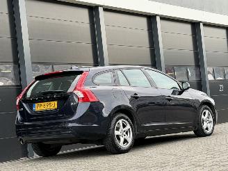 Volvo V-60 2.0 D3 Navi Clima PDC Euro-6 picture 4