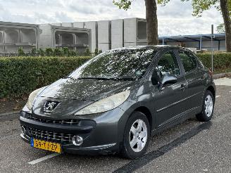 Damaged car Peugeot 207 1.4-16V XS Pack 2007/1