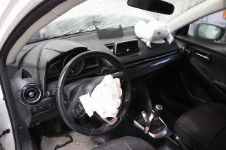 Mazda 2  picture 10