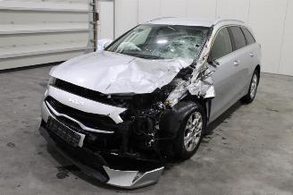 skadebil auto Kia Cee d cee'd 2023/4
