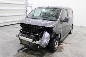 Salvage car Peugeot Partner  2020/6