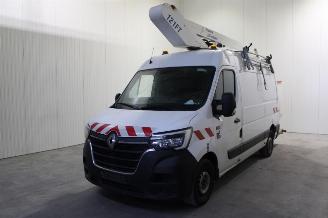 damaged passenger cars Renault Master  2021/2