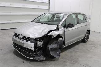 uszkodzony samochody osobowe Volkswagen Golf  2020/8