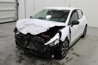 Vaurioauto  passenger cars Renault Clio  2023/6
