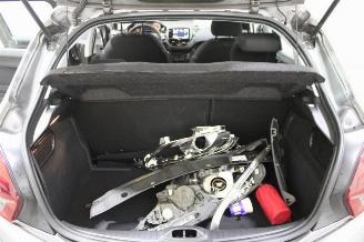 Peugeot 208  picture 16