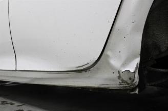 Peugeot 208  picture 6