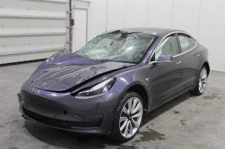 Vaurioauto  passenger cars Tesla Model 3  2019/7