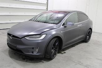 damaged passenger cars Tesla Model X  2018/6