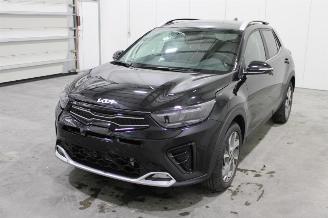 damaged passenger cars Kia Stonic  2025/1