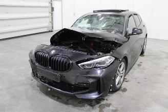 skadebil auto BMW 1-serie 118 2024/3