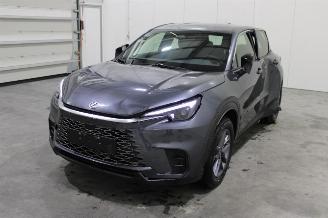 skadebil auto Lexus LBX  2025/2