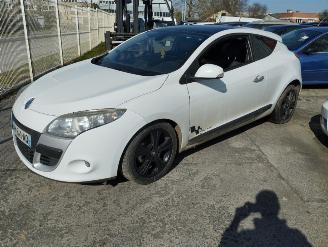 damaged passenger cars Renault Mégane Megane 2010/3