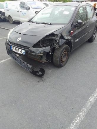 Damaged car Renault Clio  2012/3