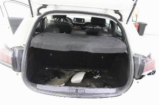 Peugeot 208  picture 20