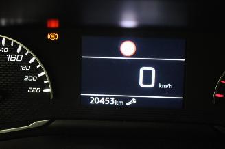 Peugeot 208  picture 12