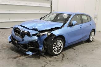 Damaged car BMW 1-serie 118 2020/2