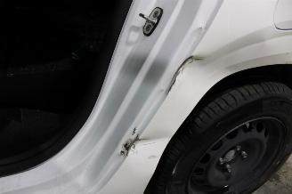 Peugeot 208  picture 13