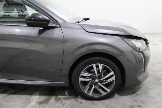 Peugeot 208  picture 7