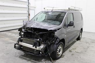 skadebil auto Peugeot Partner  2022/4