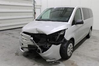 krockskadad bil auto Mercedes Vito  2019/8