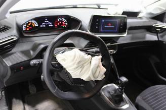 Peugeot 208  picture 9