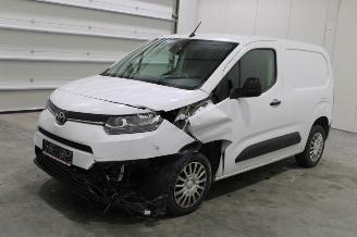 Vaurioauto  passenger cars Toyota ProAce CITY 2023/8