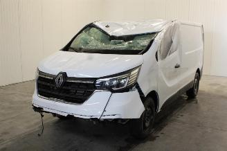 Vaurioauto  passenger cars Renault Trafic  2025/5