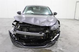 Peugeot 208  picture 6