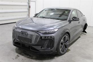 krockskadad bil auto Audi Q6 e-tron 2026/1