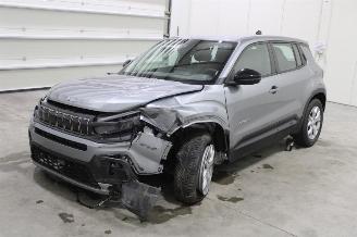 krockskadad bil auto Jeep Avenger  2025/6
