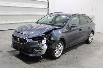 Vaurioauto  passenger cars Seat Leon  2022/8