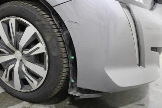 Peugeot 208  picture 7