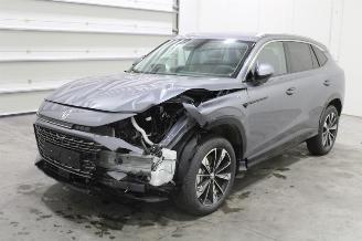 damaged passenger cars MG HS  2026/4