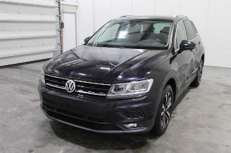 uszkodzony samochody osobowe Volkswagen Tiguan  2020/2