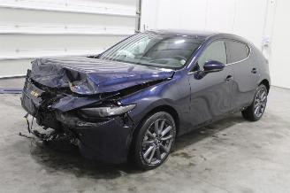 krockskadad bil auto Mazda 3  2025/12