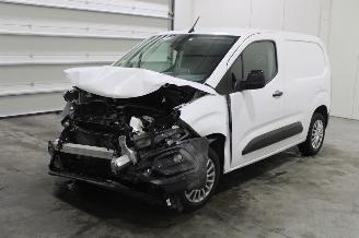 krockskadad bil auto Toyota ProAce CITY 2024/5