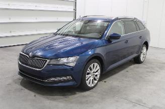 krockskadad bil auto Skoda Superb  2021/4